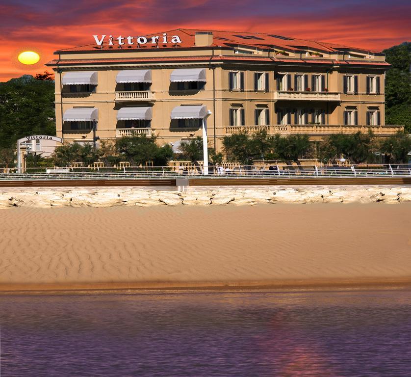 Hotel Vittoria Pesaro Buitenkant foto